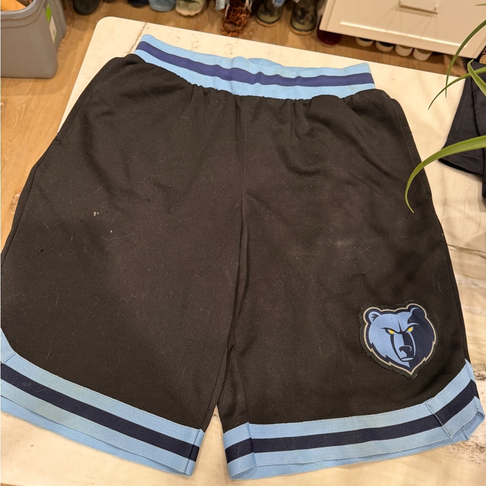 Memphis grizzlies men’s gym short size small